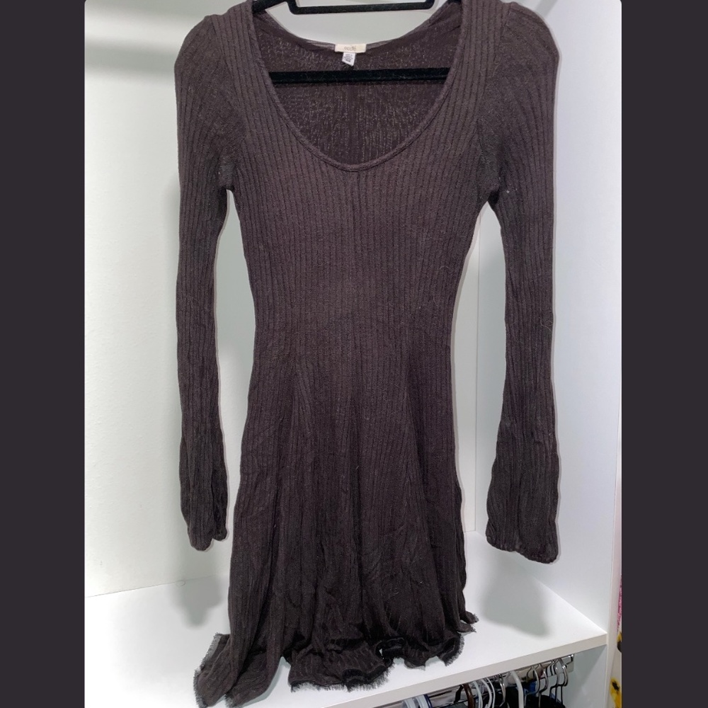 Stretchy and soft black scoop-neck dress